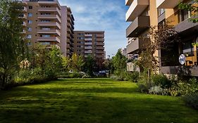Jad Luxury 3 Rooms & 2 Rooms Apartments Urban Plaza